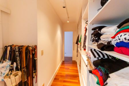 Casa à venda com 470m², 4 quartos e 5 vagasCloset Suíte 3