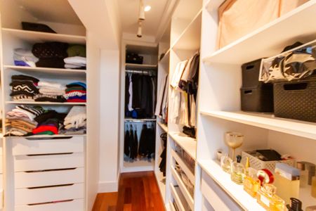 Casa à venda com 470m², 4 quartos e 5 vagasCloset Suíte 3