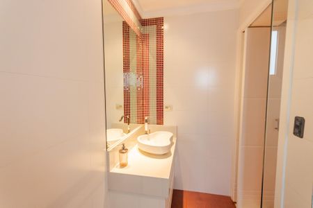 Casa à venda com 470m², 4 quartos e 5 vagasBanheiro da Suíte 2