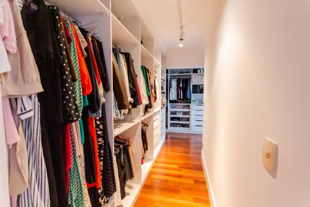 Casa à venda com 470m², 4 quartos e 5 vagasCloset Suíte 3