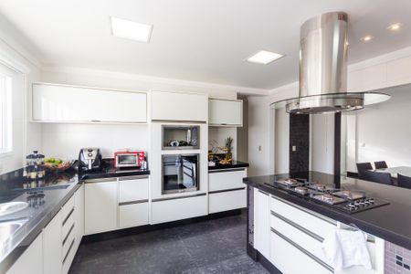 Casa à venda com 470m², 4 quartos e 5 vagasCozinha