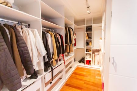 Casa à venda com 470m², 4 quartos e 5 vagasCloset Suíte 2