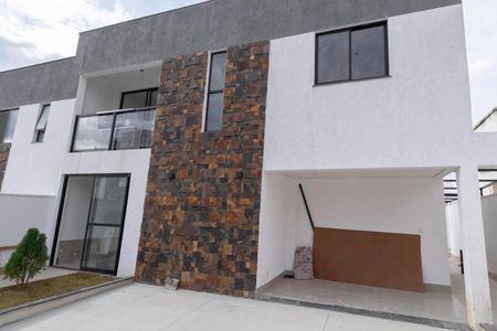 Casa à venda com 181m², 3 quartos e 2 vagasFachada