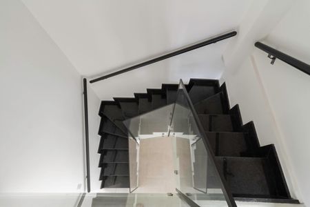 Casa à venda com 128m², 3 quartos e 2 vagasEscada