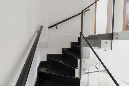 Casa à venda com 128m², 3 quartos e 2 vagasEscada