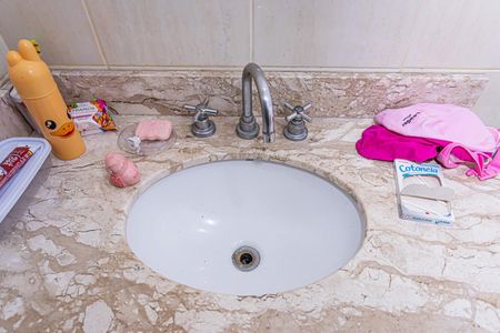 Casa à venda com 380m², 3 quartos e 2 vagasBanheiro suite 2