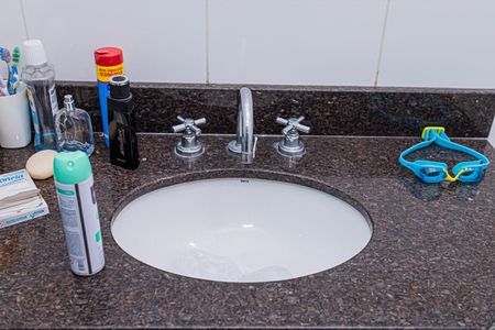 Casa à venda com 380m², 3 quartos e 2 vagasBanheiro suite 3