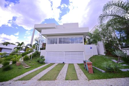 Casa de condomínio para alugar com 615m², 3 quartos e 4 vagasFachada