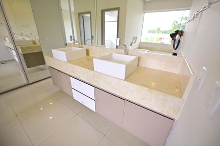 Casa de condomínio para alugar com 615m², 3 quartos e 4 vagasBanheiro Suíte 3