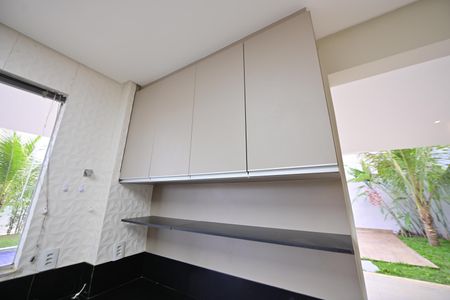 Casa de condomínio para alugar com 615m², 3 quartos e 4 vagasCozinha