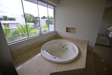 Casa de condomínio para alugar com 615m², 3 quartos e 4 vagasSuíte 3