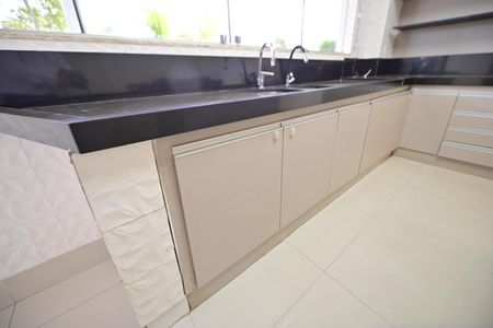 Casa de condomínio para alugar com 615m², 3 quartos e 4 vagasCozinha