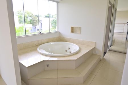 Casa de condomínio para alugar com 615m², 3 quartos e 4 vagasSuíte 3