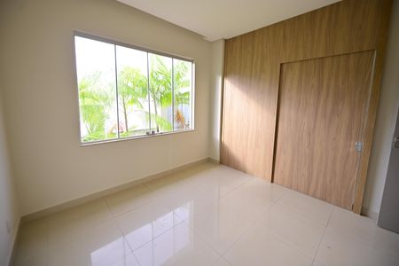 Casa de condomínio para alugar com 615m², 3 quartos e 4 vagasSuíte 2