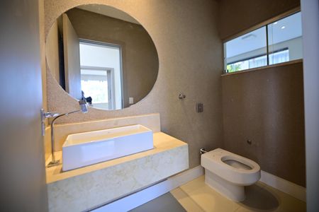 Casa de condomínio para alugar com 615m², 3 quartos e 4 vagasLavabo