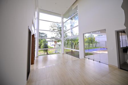 Casa de condomínio para alugar com 615m², 3 quartos e 4 vagasSala