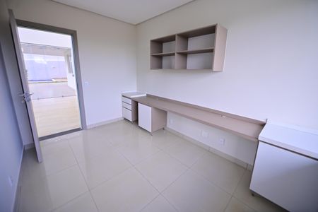 Casa de condomínio para alugar com 615m², 3 quartos e 4 vagasEscritório 