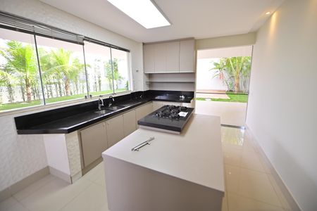 Casa de condomínio para alugar com 615m², 3 quartos e 4 vagasCozinha