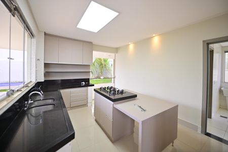 Casa de condomínio para alugar com 615m², 3 quartos e 4 vagasCozinha