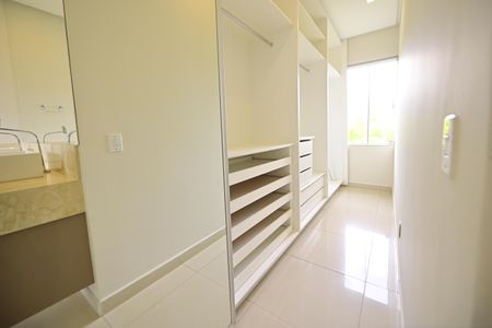 Casa de condomínio para alugar com 615m², 3 quartos e 4 vagasBanheiro Suíte 3