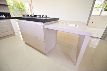 Casa de condomínio para alugar com 615m², 3 quartos e 4 vagasCozinha