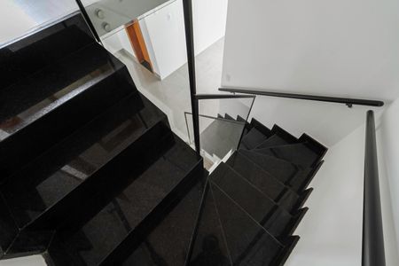 Casa à venda com 108m², 3 quartos e 2 vagasEscada