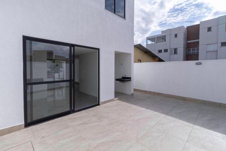 Casa à venda com 108m², 3 quartos e 2 vagasQuintal