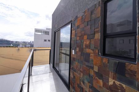 Casa à venda com 108m², 3 quartos e 2 vagasVaranda da suíte