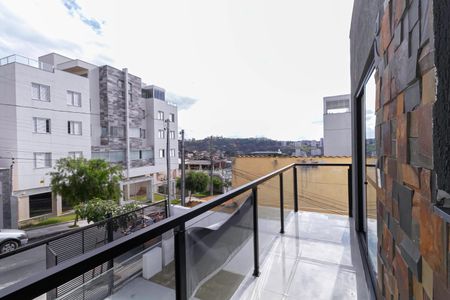 Casa à venda com 108m², 3 quartos e 2 vagasVaranda da suíte