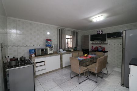 Casa à venda com 390m², 2 quartos e 2 vagasCozinha