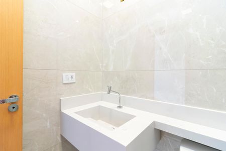 Casa à venda com 150m², 3 quartos e 3 vagasBanheiro da Suíte 2