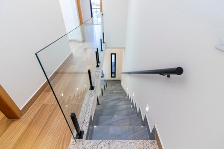 Casa à venda com 150m², 3 quartos e 3 vagasCorredor dos Quartos - Escada