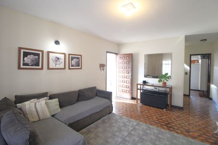 Casa à venda com 136m², 3 quartos e 2 vagasSala