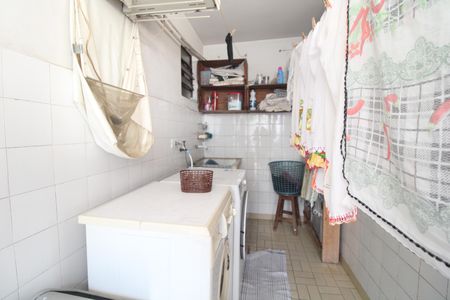 Casa à venda com 136m², 3 quartos e 2 vagasÁrea de Serviço