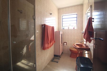 Casa à venda com 136m², 3 quartos e 2 vagasBanheiro