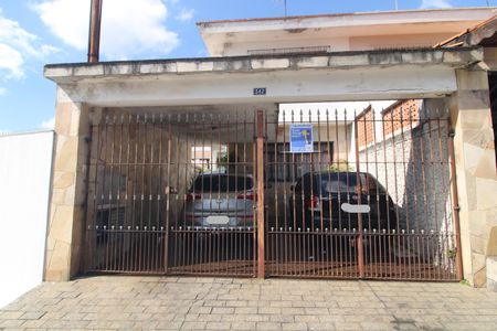 Casa à venda com 136m², 3 quartos e 2 vagasFachada