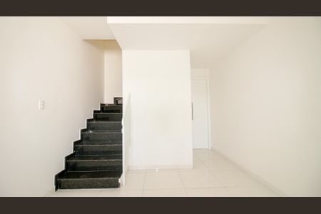 Casa à venda com 120m², 3 quartos e 2 vagas Casa à venda com 120m², 3 quartos e 2 vagasSala