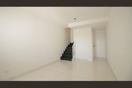 Casa à venda com 120m², 3 quartos e 2 vagas Casa à venda com 120m², 3 quartos e 2 vagasSala