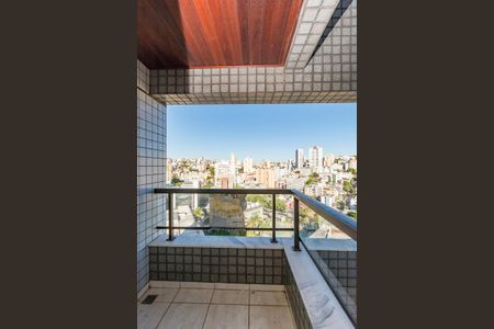 Apartamento à venda com 120m², 3 quartos e 4 vagasVaranda da Suíte