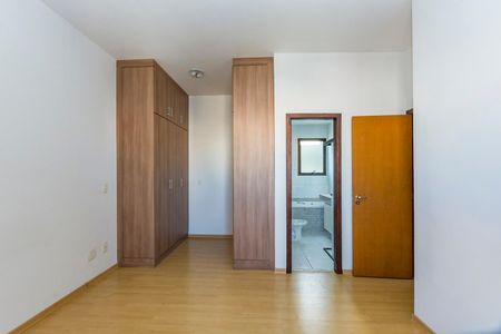 Apartamento à venda com 120m², 3 quartos e 4 vagasSuíte