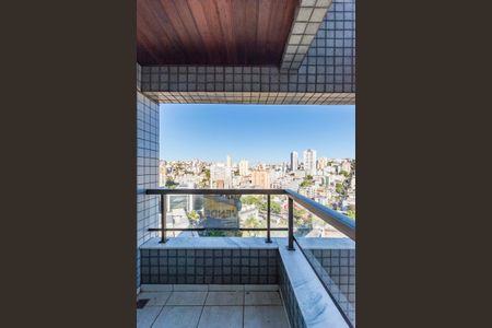 Apartamento à venda com 120m², 3 quartos e 4 vagasVaranda da Suíte