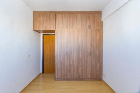 Apartamento à venda com 120m², 3 quartos e 4 vagasQuarto 2