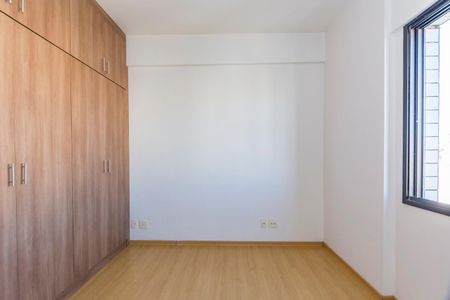 Apartamento à venda com 120m², 3 quartos e 4 vagasQuarto 2