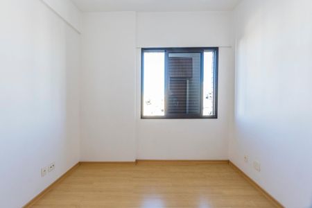 Apartamento à venda com 120m², 3 quartos e 4 vagasQuarto 2