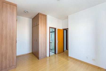 Apartamento à venda com 120m², 3 quartos e 4 vagasSuíte