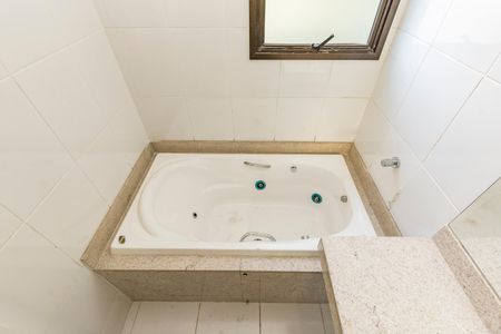 Apartamento à venda com 120m², 3 quartos e 4 vagasBanheiro da Suíte