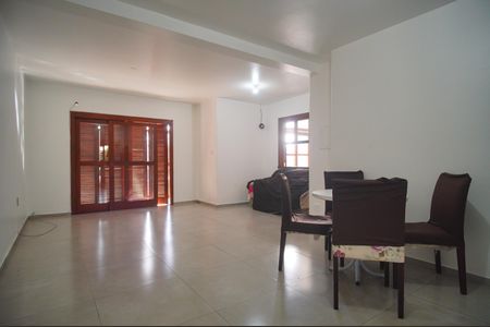 Casa à venda com 226m², 3 quartos e 3 vagasSala