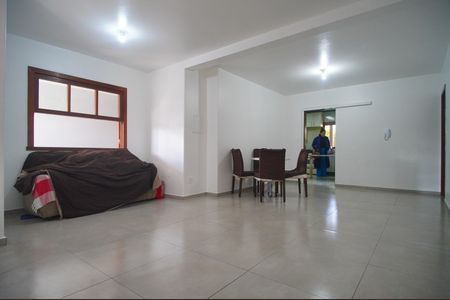 Casa à venda com 226m², 3 quartos e 3 vagasSala