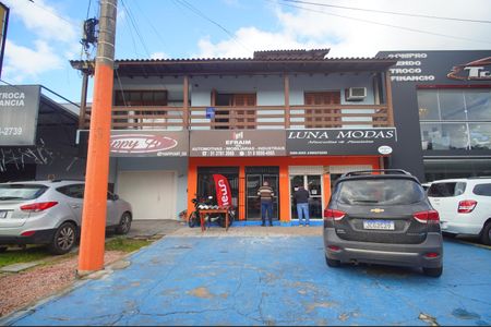 Casa à venda com 226m², 3 quartos e 3 vagas Casa à venda com 226m², 3 quartos e 3 vagasFachada