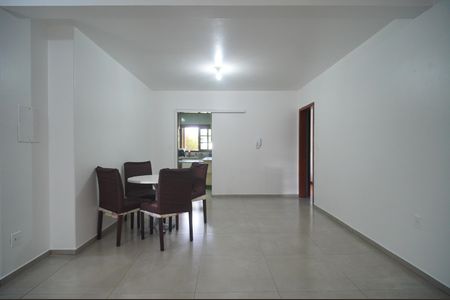 Casa à venda com 226m², 3 quartos e 3 vagasSala